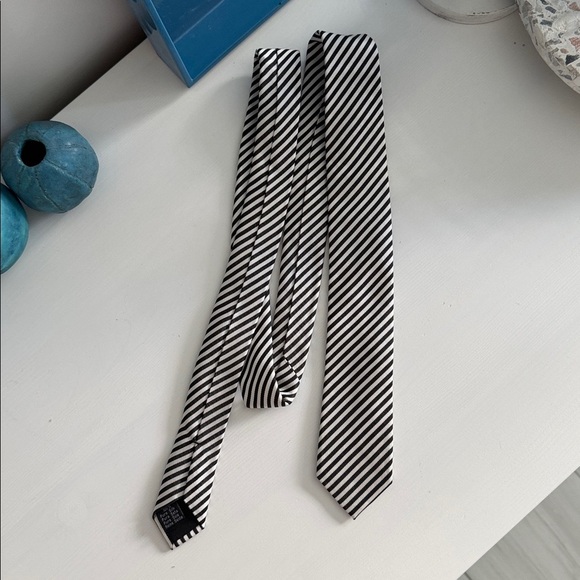 Sir of Sweden Black and White Diagonal 100% Silk Striped Tie Unisex - Picture 5 of 5